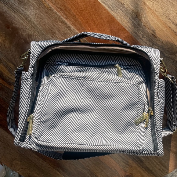 JuJuBe BFF Convertible Unisex Diaper Bag Backpack, Baby Bag with Changing Pad - Picture 3 of 14